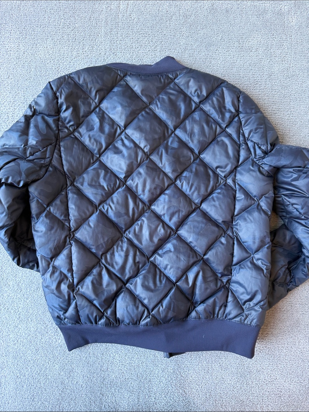 ALO Yoga Diamond-Quilted Navy Camo Bomber Jacket - Picture 6 of 8